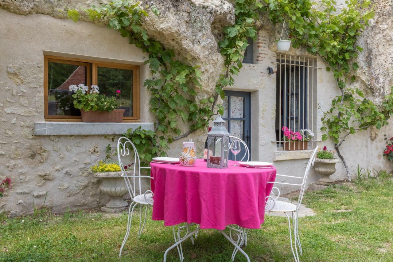 Gite De La Rochere Noizay Exterior photo